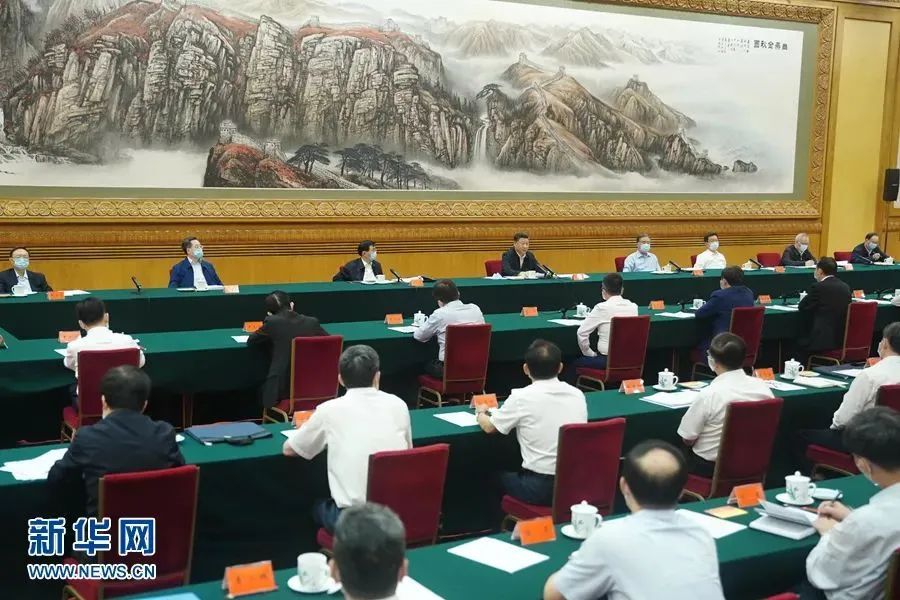 周育先參加企業(yè)家座談會：要弘揚(yáng)企業(yè)家精神，勇于創(chuàng)新，發(fā)揮好央企的龍頭帶動作用