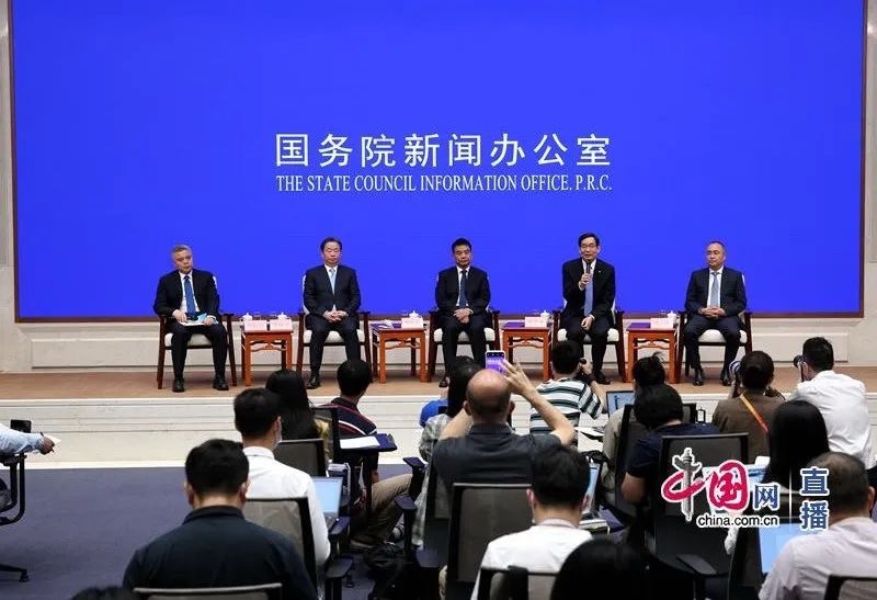 中外記者見面會上，周育先談如何弘揚(yáng)企業(yè)家精神